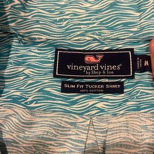 Vineyard vines button down shirt (teal/white) in size Medium.